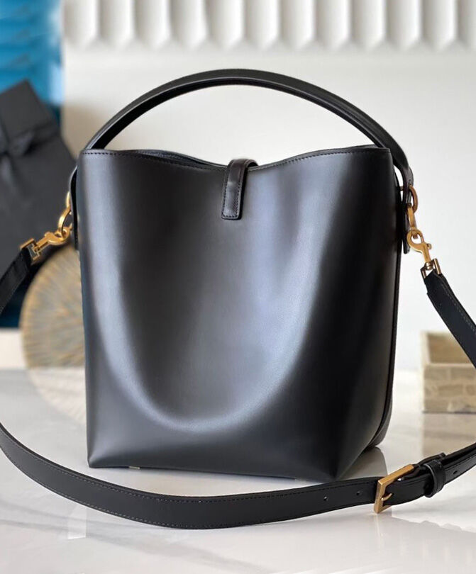 Saint Laurent Le 37 In Shiny Leather Black